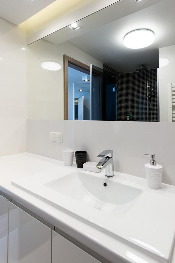 Cozy And Large 62 M2 Apartment With Air Conditioning, Old Town Krakau Buitenkant foto
