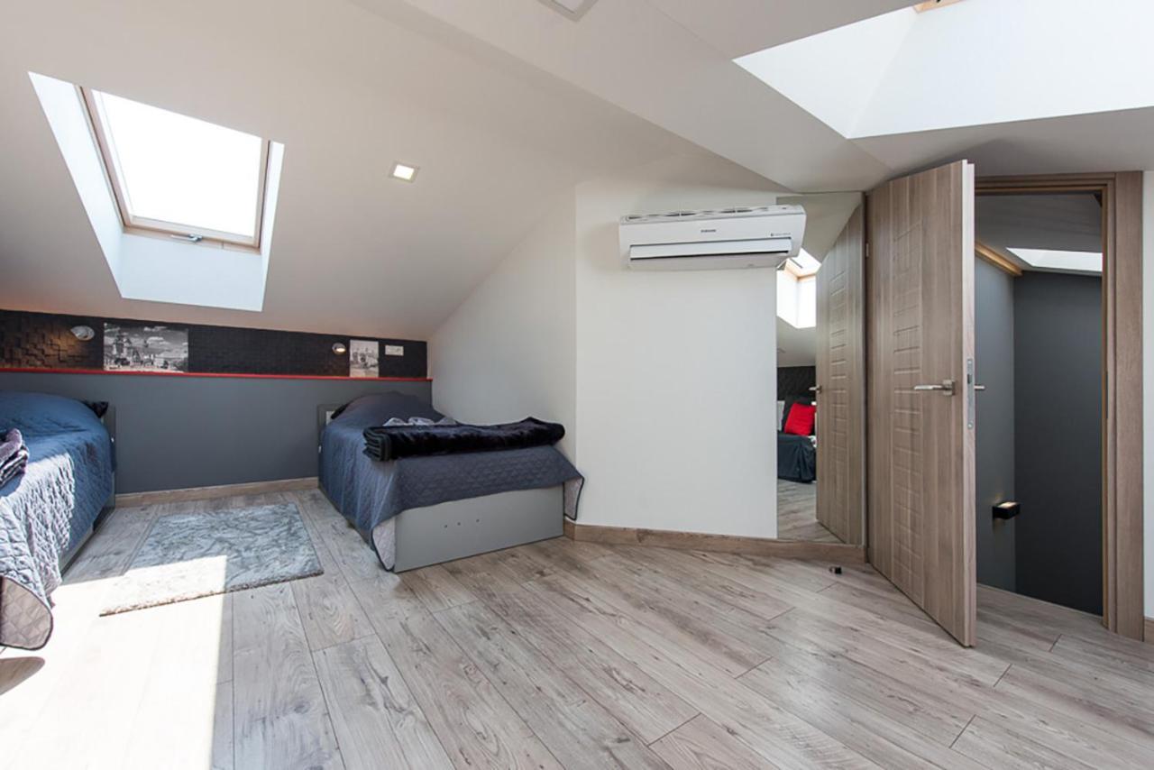 Cozy And Large 62 M2 Apartment With Air Conditioning, Old Town Krakau Buitenkant foto